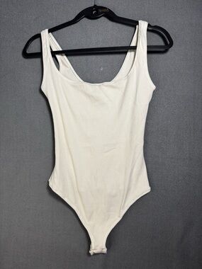SKIMS Ribbed Bodysuit White Size Large Scoop Neck Stretch